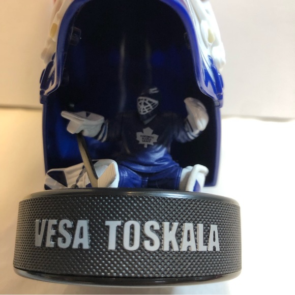 2009 McDonald's NHL Mini Goalie Mask -- Vesa Toskala Toronto Maple Leafs - Picture 5 of 9
